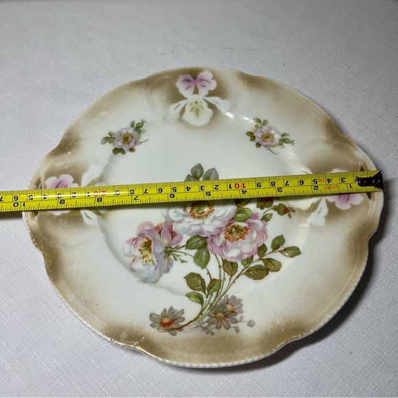 Schumann Arzberg Bavaria porcelain plate featuring  "Wild Rose" pattern. Antique - Picture 2 of 4
